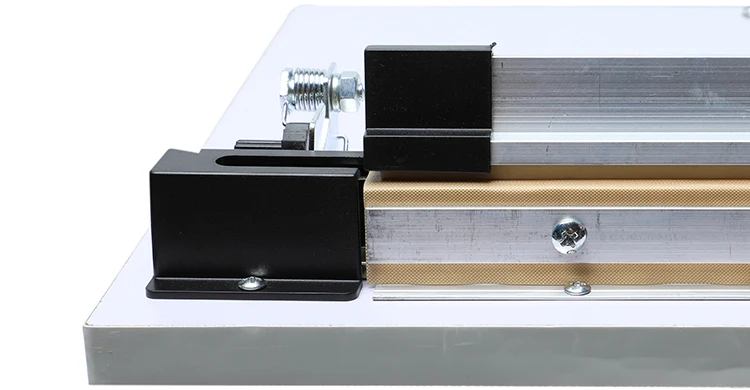 Foot sealer machine sealing